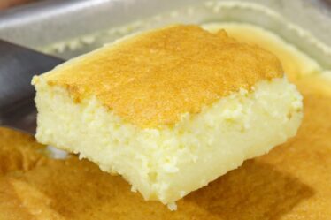 BOLO 2 LEITES SEM TRIGO E SEM FERMENTO - A MASSA FICA INCRÍVEL E O SABOR VAI TE SURPREENDER