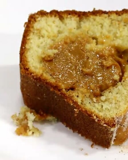 BOLO CHURROS QUE JÁ SAI RECHEADO DO FORNO! QUALQUER UM QUE EXPERIMENTA SE APAIXONA! DERRETE NA BOCA