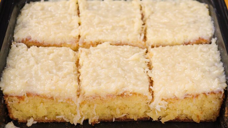 BOLO DE AIPIM SEM TRIGO DE UM JEITO DIFERENTE QUE DEIXA A MASSA MAIS LEVE E IRRESISTÍVEL