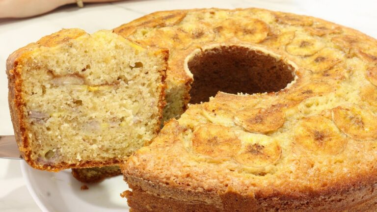 BOLO DE BANANA EM CAMADAS QUE JÁ SAI RECHEADO DO FORNO - BOLO SIMPLES PARA O LANCHE
