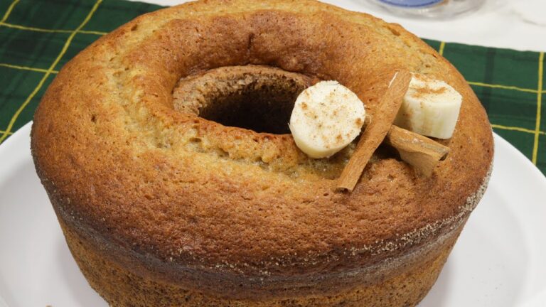 Bolo de Banana FOFINHO E SEM LEITE! Receita fácil e super econômica para o lanche