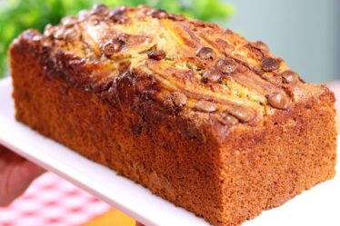 BOLO DE BANANA FOFINHO | TRUQUES PARA CRESCER MUITO E FICAR BEM MOLHADINHO