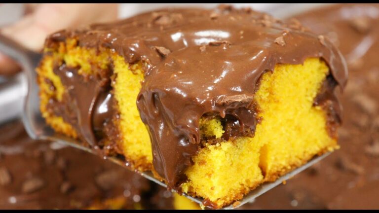 BOLO DE CENOURA BOMBA DE CHOCOLATE SUPER RECHEADO - EU NUNCA COMI UM BOLO TÃO BOM COMO ESSE