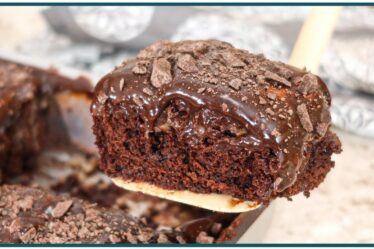 BOLO DE CHOCOLATE BEM FOFINHO E MOLHADÃO | Nandu Andrade