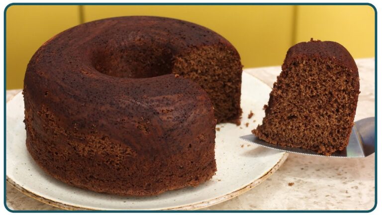 BOLO DE CHOCOLATE PARA INICIANTES, ELE FICA FOFINHO E SABOROSO | Nandu Andrade