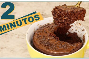 BOLO DE CHOCOLATE PRONTO EM 2 MINUTOS! Nandu Andrade