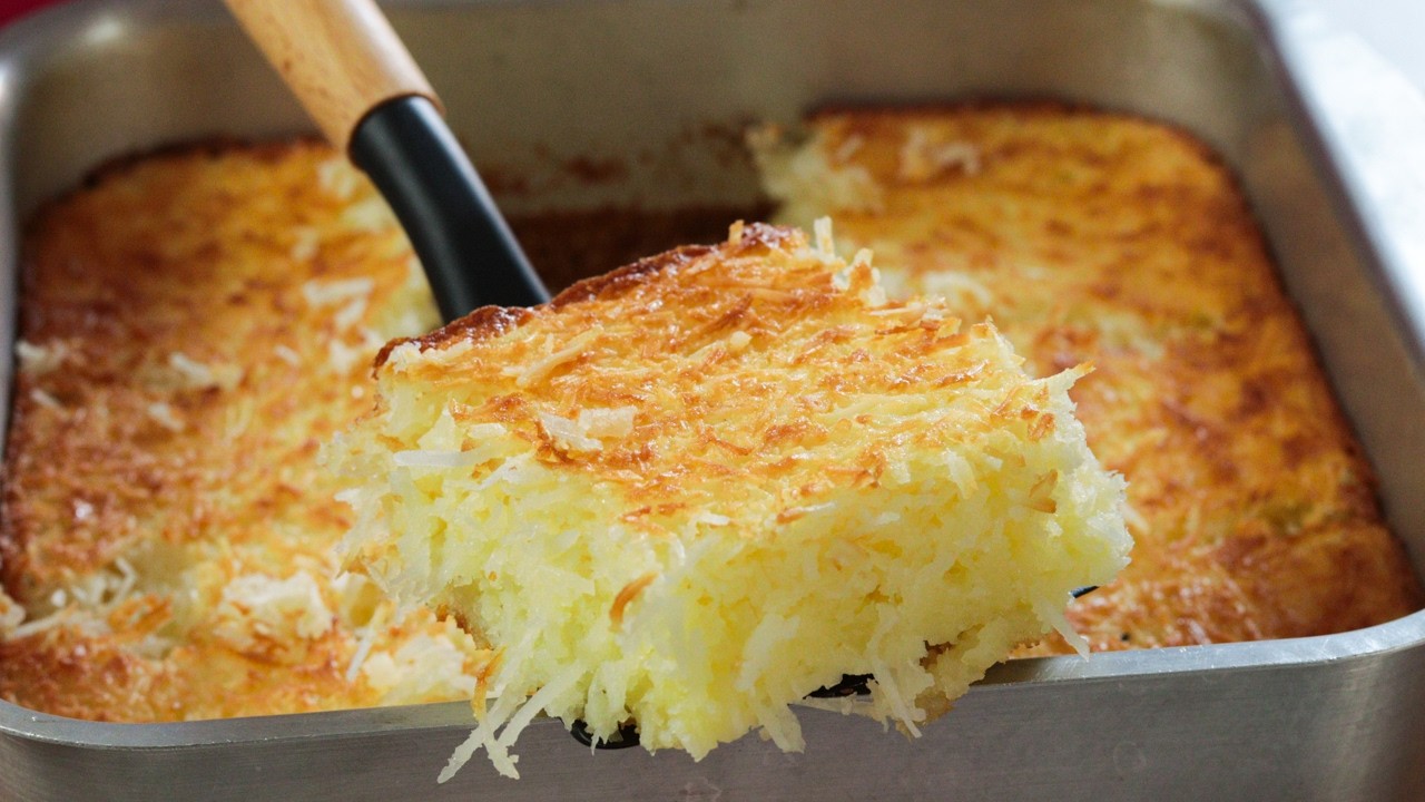 BOLO DE COCO SEM TRIGO SUPER MACIO E MOLHADINHO - VOCÊ VAI SE APAIXONAR POR ESSA RECEITA
