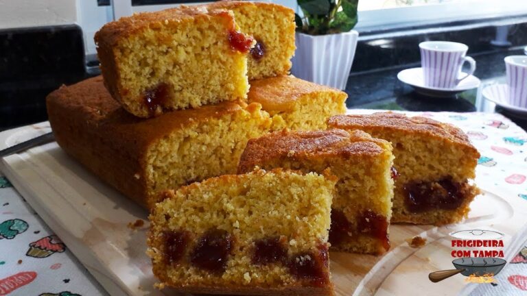 BOLO DE FUBÁ COM GOIABADA FÁCIL E RÁPIDO