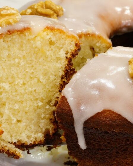 Bolo de limão com a casquinha durinha - Esse bolo é incrível além de ser super FÁCIL de fazer