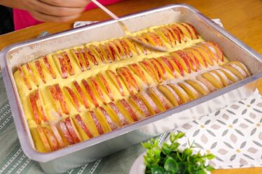 BOLO DE MAÇÃ COM CANELA FOFINHO | MASSA DE IOGURTE IRRESISTÍVEL QUE DERRETE NA BOCA