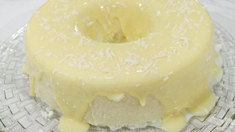 BOLO DE TAPIOCA MAIS FÁCIL QUE ESSE NÃO TEM - MUITO CREMOSO E DELICIOSO- VOCÊ PRECISA COMER 1 PEDAÇO