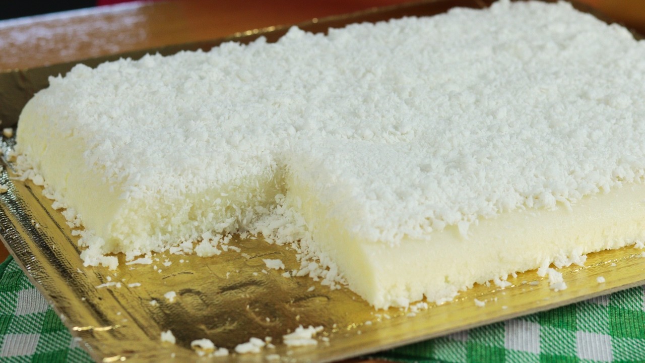 BOLO DE TAPIOCA SEM FOGO E SEM FORNO MUITO FÁCIL | FICOU SUPER MACIO E DELICIOSO | CUSCUZ DE TAPIOCA