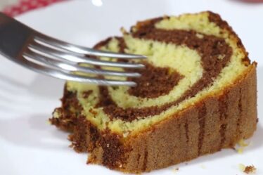 BOLO MESCLADO IRRESISTIVEL! ESSA RECEITA DE BOLO É SIMPLES E RÁPIDA ALEM DE SER UMA DELÍCIA!