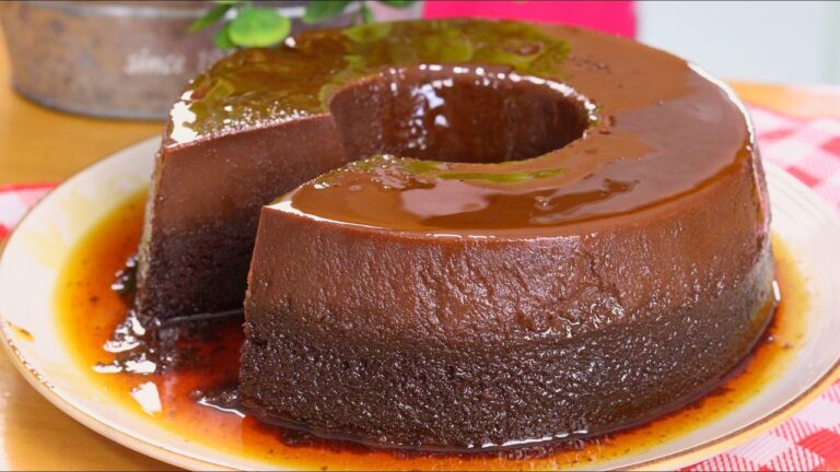 BOLO PUDIM DE CHOCOLATE CREMOSO E MOLHADINHO QUE SAI RECHEADO DO FORNO