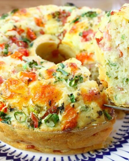 BOLO SALGADO MAIS FÁCIL DE FAZER PARA O LANCHE - SUPER FOFINHO, MEGA MACIO E DELICIOSO