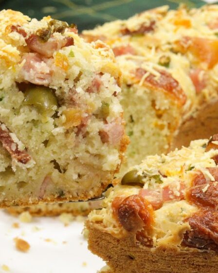 Bolo salgado que JÁ SAI RECHEADO DO FORNO - Perfeito para o lanche - FÁCIL E RAPIDO