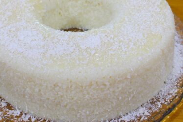 BOLO SEM FORNO, SEM OVOS! FICA SUPER MACIO E MOLHADINHO