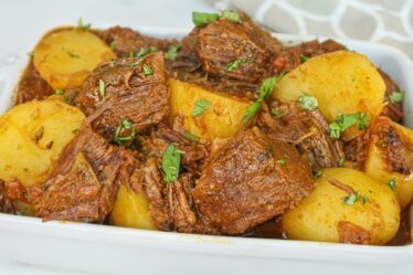 CARNE DE PANELA COM BATATAS FÁCIL E RÁPIDA DE FAZER