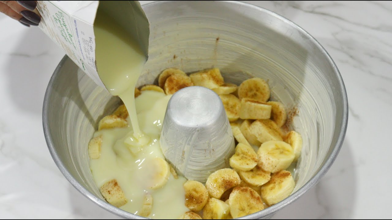COLOQUE LEITE CONDENSADO NAS BANANAS CORTADAS E VOCÊ VAI COMER O MELHOR BOLO DE BANANA DA SUA VIDA