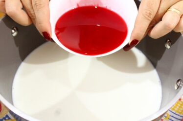 COLOQUEI A GELATINA NO LEITE QUENTE E PREPAREI ESSA RECEITA EM 5 MINUTOS - MUITO FÁCIL E ECONÔMICA