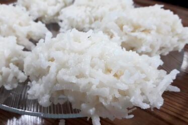Com 2 INGREDIENTES faça essa deliciosa COCADA fácil e rápida #FESTA JUNINA