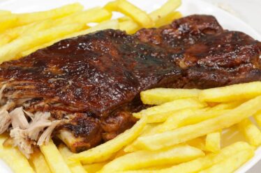 COSTELA com barbecue DESFIANDO! MELHOR QUE MUITO RESTAURANTE CARO! Você nunca comeu COSTELA assim