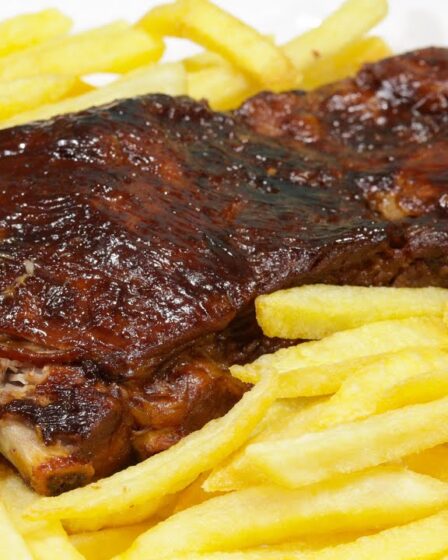 COSTELA com barbecue DESFIANDO! MELHOR QUE MUITO RESTAURANTE CARO! Você nunca comeu COSTELA assim