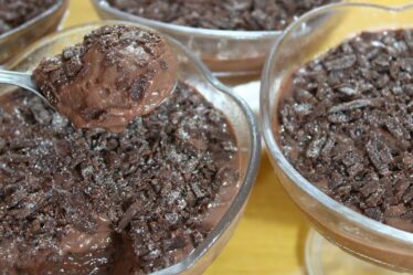 CREME DELÍCIA DE CHOCOLATE - MELHOR SOBREMESA DE CHOCOLATE SEM FOGO QUE VOCÊ VAI COMER - FÁCIL