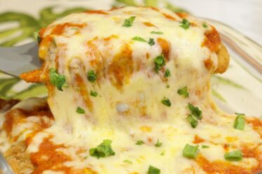 DESSE JEITO FICOU MAIS FÁCIL FAZER FRANGO A PARMEGIANA! FAÇA AINDA HOJE ESSA DELÍCIA