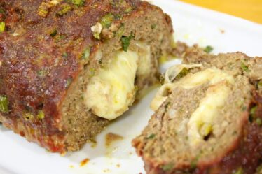 DESSE JEITO VOU QUERER COMER CARNE MOIDA TODO DIA - MUITO FACIL E RAPIDO - ROCAMBOLE DE CARNE