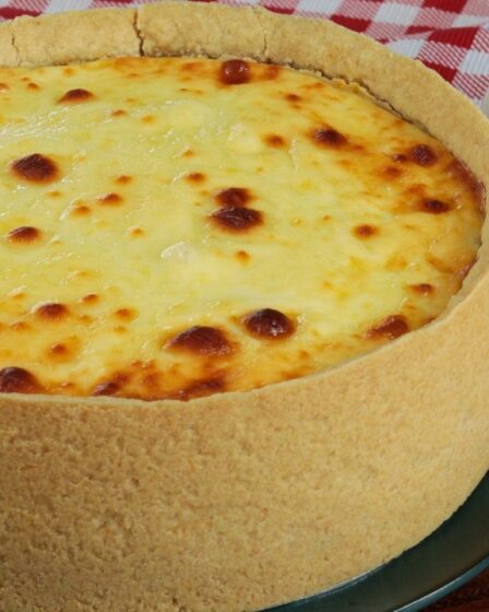 EMPADÃO ABERTO DE FRANGO COM CATUPIRY - A MASSA DESMANCHA NA BOCA