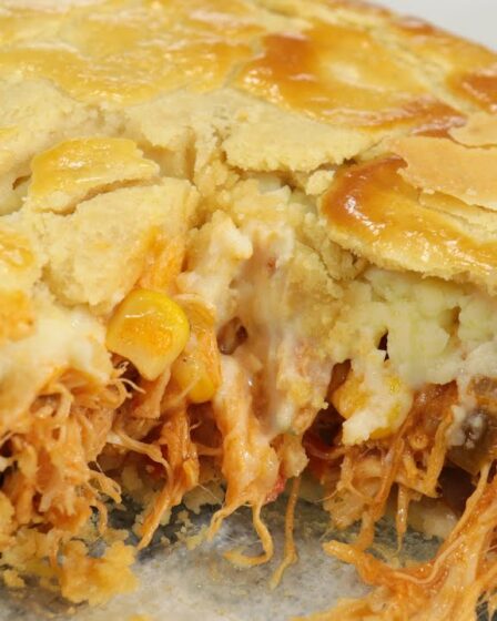 EMPADÃO DE FRANGO CREMOSO - ESSA MASSA DERRETE NA BOCA - A RECEITA QUE NÃO SOBRA NEM 1 PEDAÇO