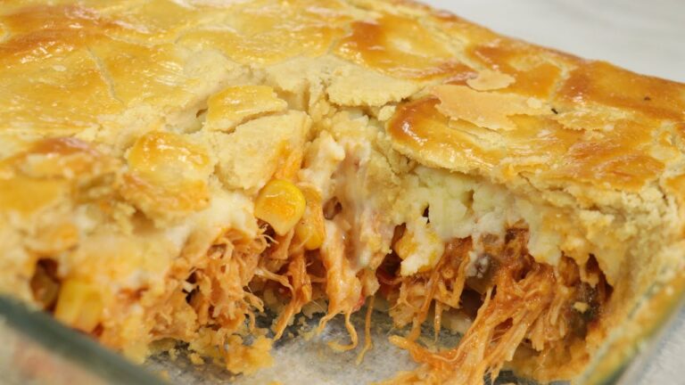 EMPADÃO DE FRANGO CREMOSO - ESSA MASSA DERRETE NA BOCA - A RECEITA QUE NÃO SOBRA NEM 1 PEDAÇO
