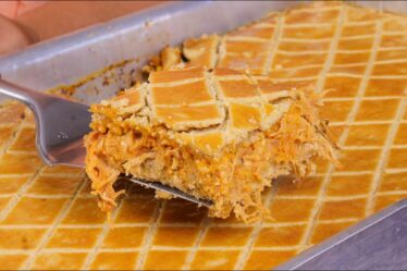 EMPADÃO DE FRANGO CREMOSO TAMANHO FAMÍLIA - COM MASSA PODRE QUE DESMANCHA NA BOCA