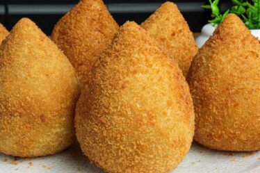 ESQUEÇA TODAS AS OUTRAS RCEITAS DE COXINHA QUE VOCÊ JÁ VIU- ESSA COXINHA DE CARNE VAI TE SURPREENDER