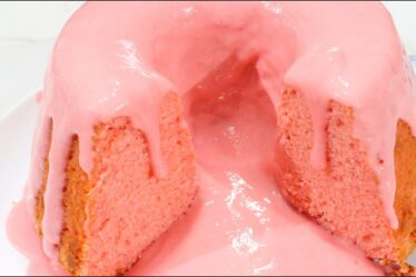 ESSA DICA VAI DEIXAR SEU BOLO AINDA MAIS GOSTOSO! BOLO ROSA DE MORANGO