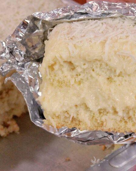 ESSE BOLO DE COCO GELADO VAI VIRAR O SEU FAVORITO - O SEGREDO DO RECHEIO QUE FAZ TODA DIFERENÇA