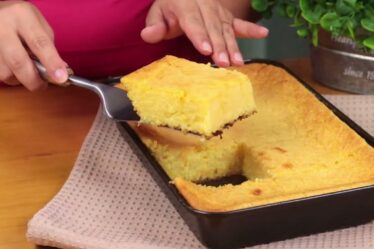 ESSE BOLO DE MILHO É DIFERENTE DE TODOS QUE VOCÊ JÁ FEZ | A TEXTURA VAI TE SURPREENDER