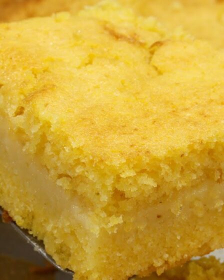 ESSE BOLO MINEIRO ME CONQUISTOU! É UMA DELÍCIA DE BOLO DE FUBÁ COM UM TOQUE ESPECIAL DE QUEIJO