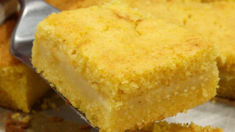 ESSE BOLO MINEIRO ME CONQUISTOU! É UMA DELÍCIA DE BOLO DE FUBÁ COM UM TOQUE ESPECIAL DE QUEIJO