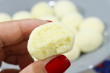 ESSE DOCE VIROU FEBRE AQUI! SEM FOGO, SEM LEITE CONDENSADO, SEM CREME DE LEITE! PRONTO EM 5 MINUTOS