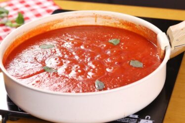 ESSE MOLHO DE TOMATE CASEIRO DÁ VONTADE DE COMER PURO! O MOLHO QUE VAI MUDAR SUAS MASSAS
