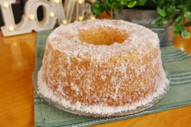 EU NUNCA ME CANSO DE FAZER ESSE BOLO! BOLO COLCHÃO DE NOIVA! TOALHA FELPUDA! BOLO DE COCO