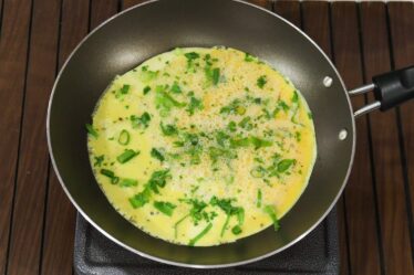 INCRÍVEL!! OLHA OQUE EU FAÇO NO MEU OMELETE PARA FICAR TÃO SABOROSO! LANCHE DE FRIGIDEIRA