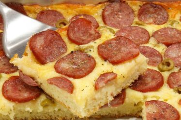 LANCHÃO FÁCIL E RÁPIDO DE LIQUIDIFICADOR - DESSE JEITO VOCÊ VAI QUERER FAZER ESSE LANCHE TODO DIA