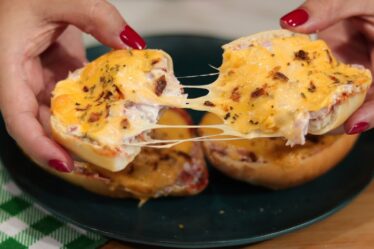 LANCHE RÁPIDO FEITO NO PÃO FRANCÊS - O RECHEIO FICA MUITO CREMOSO! VOCÊ PREPARA EM POUCOS MINUTOS