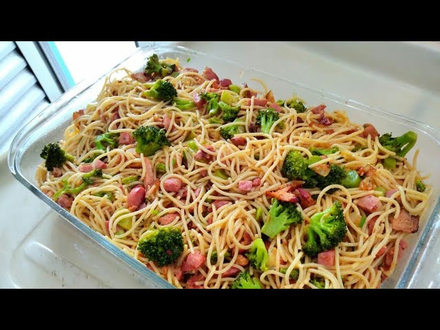 MACARRÃO COM BRÓCOLIS , BACON E CALABRESA