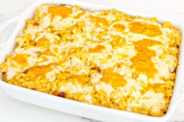 MACARRÃO COM QUEIJO CREMOSO NO FORNO | MAC 'N CHEESE CHEDDAR E BACON