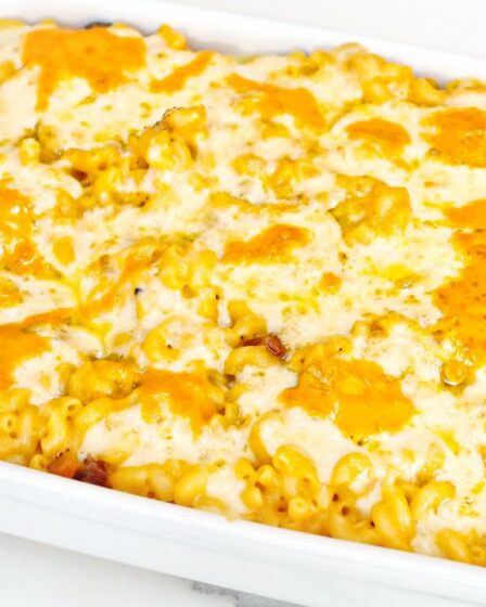 MACARRÃO COM QUEIJO CREMOSO NO FORNO | MAC 'N CHEESE CHEDDAR E BACON
