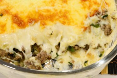 MANDIOCA CREMOSA GRATINADA! MUITO SIMPLES! VOCÊ PRECISA FAZER URGENTE ESSA RECEITA DE AIPIM NO FORNO